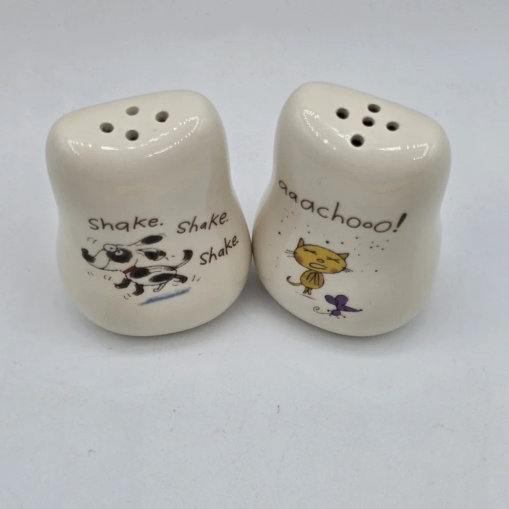 Hallmark Sneezing Achoo Cat Kitty Shake Shake Shake Dog Salt & Pepper Shaker Set